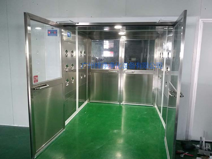 貨淋室又稱為貨淋通道，貨淋設(shè)備，貨物風(fēng)淋室